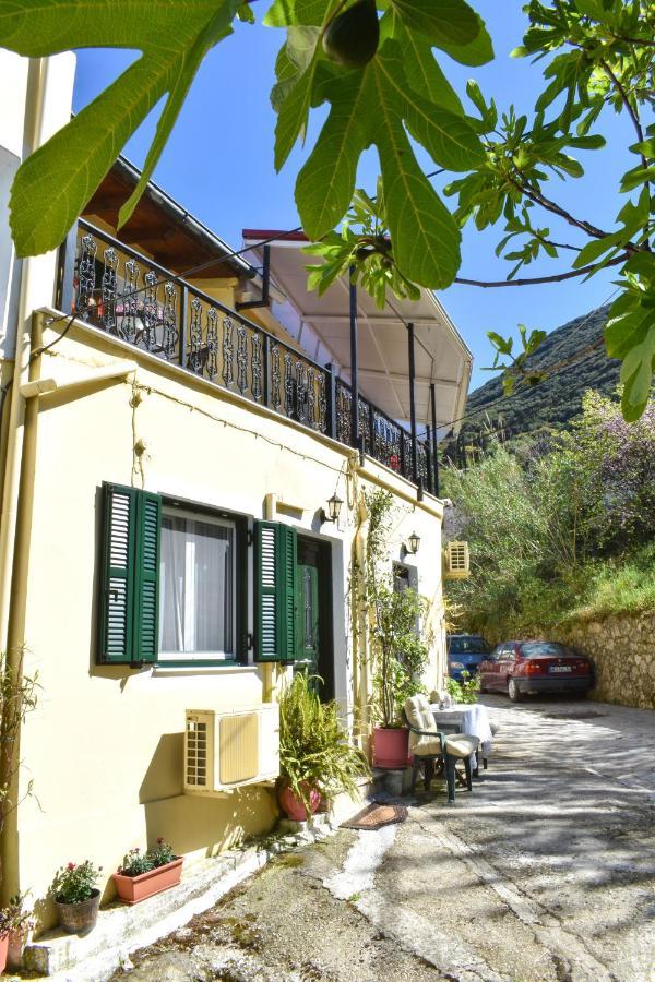Marilou'S Cottage Ágios Matthaíos Exterior foto